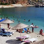 Pembe * Kalkan
