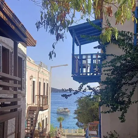 Pembe * Kalkan